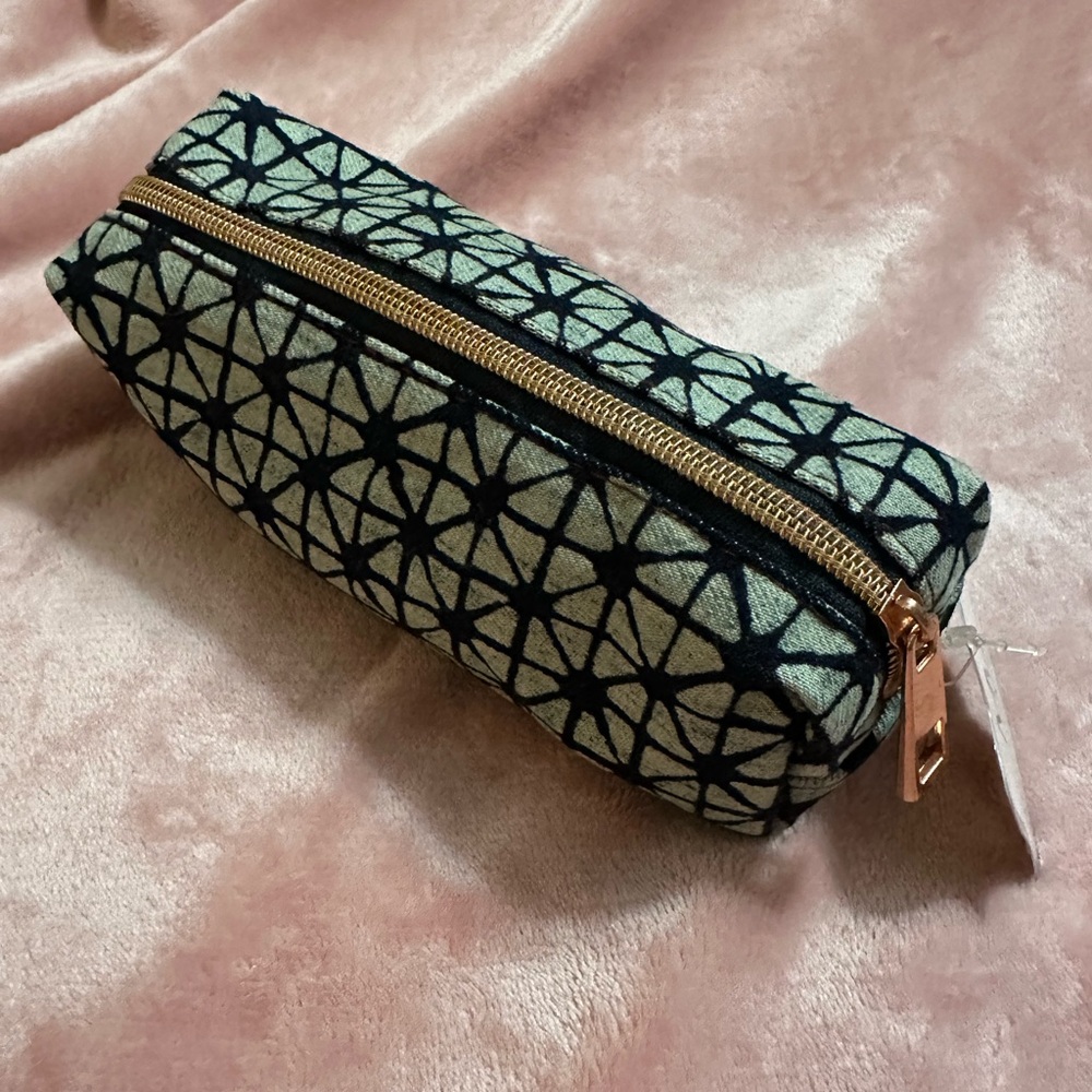 NEW TriCoastal Geometric Patterned Zip Top Pouch, Blue & Gray Fabric